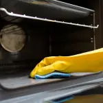 How to Clean Oven with Baking Soda & Vinegar