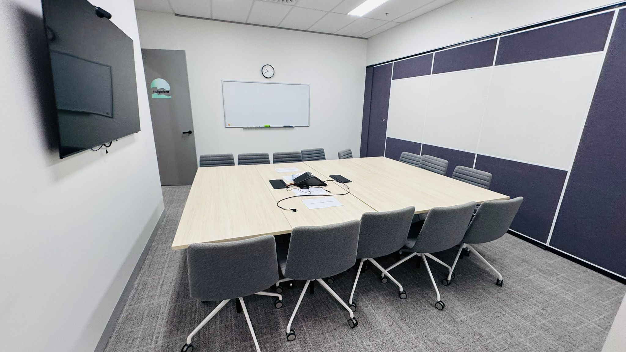 Smart Serve office clean — meeting room
